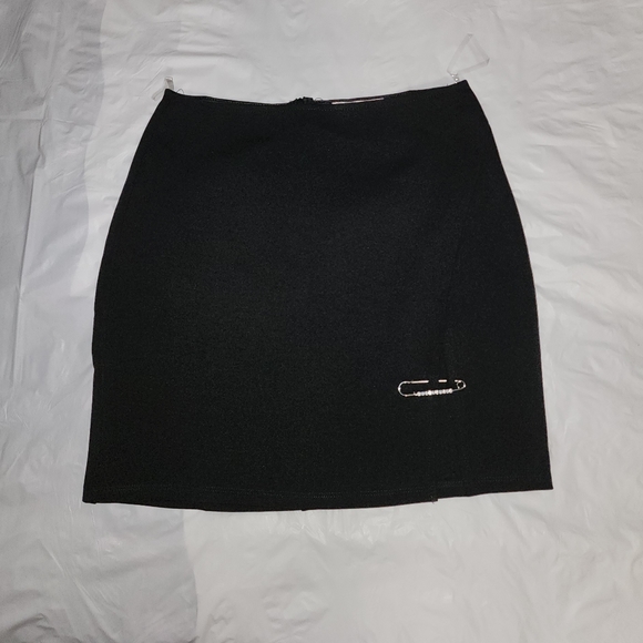 NWT Dolls Kill Sexy Classy Black Skirt , With Blinged Put Safety Pin 🧷 - Picture 6 of 9